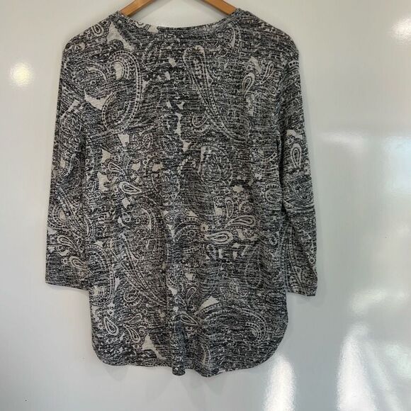 Van Heusen medium women’s blouse- bundle of 2 - Picture 6 of 11